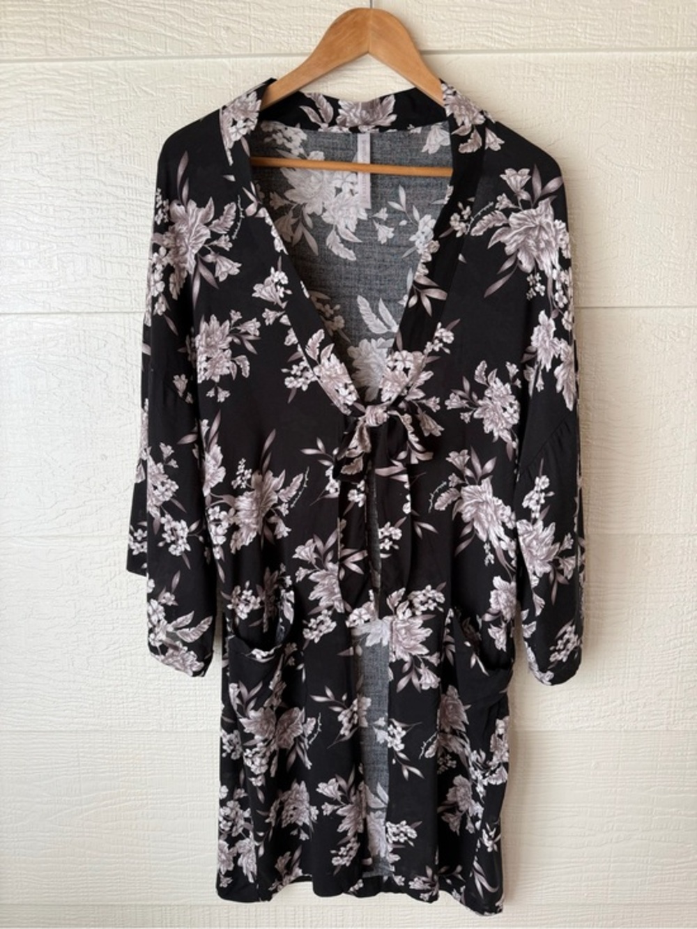 Spiritual Gangster Floral Kimono Cardigan OS Black Tie Front